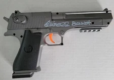 Vernon Wells Bennett signed toy gun Commando Arnold Schwarzenegger Beckett coa