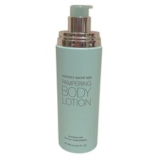 Victoria's Secret Spa Loción Corporal Mimadora 8.4 fl oz Sin Tapa