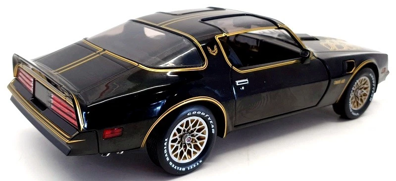 Greenlight 1/18 Scale 19098 - 1977 Pontiac Firebird Trans Am - Black - Image 2 of 4