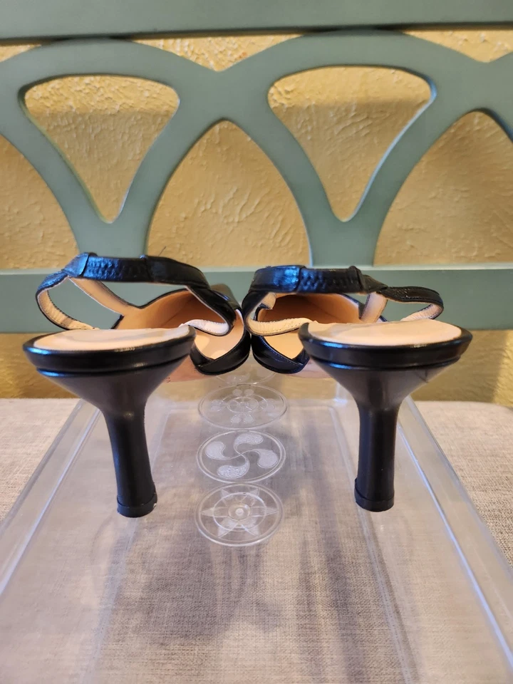 Vera Wang Black Leather Kitten 2" Heels  Slingback  Sz 7 Pointed Toe Italy  - Image 4 of 4