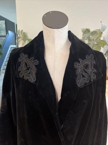 Unbranded woman XS black velvet embroidered opera Goth duster Vintage jacket - Picture 2 of 17