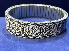 Banded Berlin London Bracelet Trendy Blue White Flowers Expandable Stretch 7”