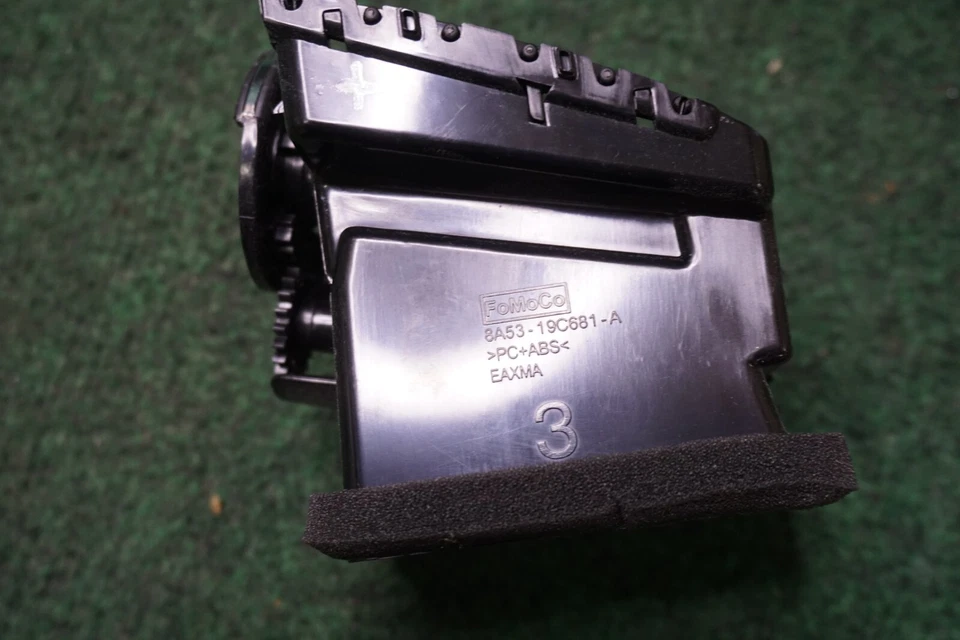 Lincoln MKS 2009 2010 2011 2012 ventilación de aire acondicionado derecha OEM 8A5319C681A Foto 2 de 4