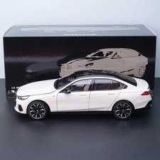 Minichamps 1/18 BMW  i5 2023 model 975913