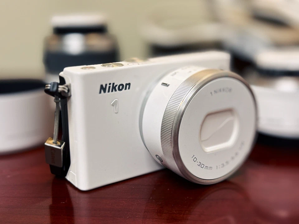 (NO Shipping) Nikon 1 J4 Camera With 3 Lens 10-30mm 30-110mm 18.5mm White Bundle - Image 3 of 4