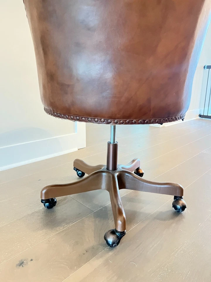 Cadeira de mesa de couro marrom | Estado impressionante, nunca usada, apenas suporte para aparência - Imagem 4 de 4