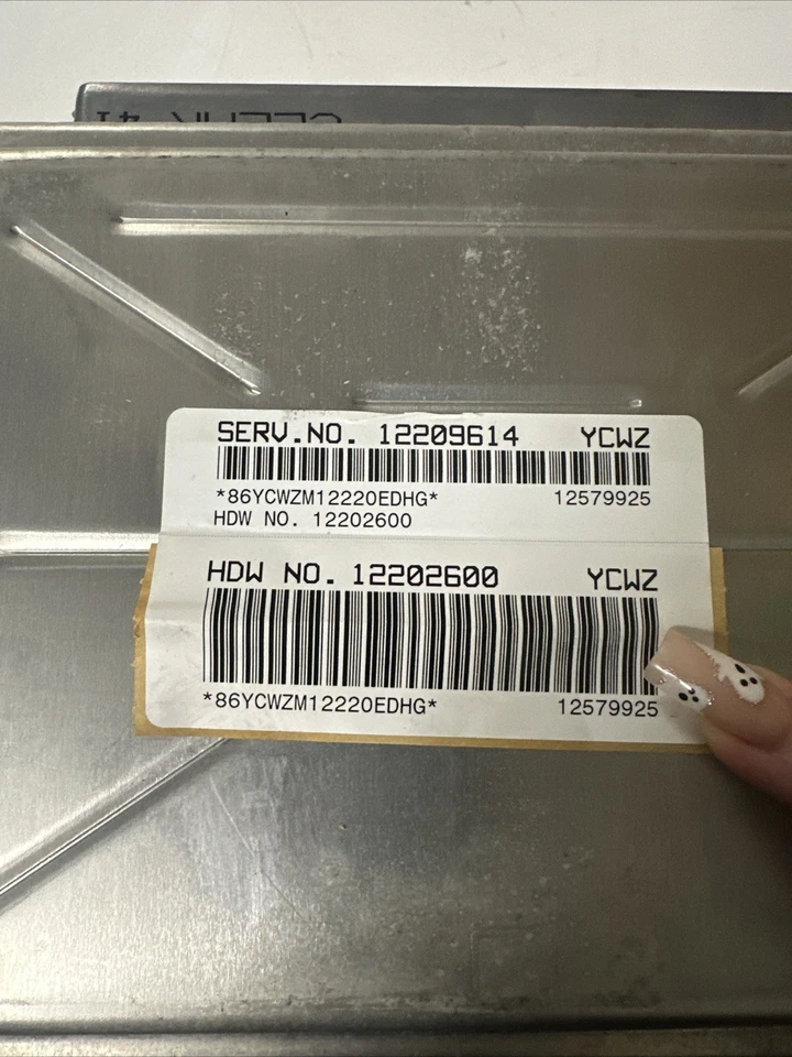 02 - 04 Chevrolet Malibu  Engine computer 12209614 YCWZ 12202600 YCWZ 12579925 Foto 2 de 4