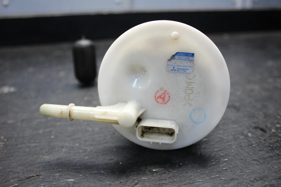 14-16 YAMAHA FZ09 BOMBA DE COMBUSTIBLE GAS GASOLINA UNIDAD TRANSMISORA 2014 15 2015 2016 Foto 2 de 4