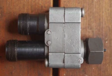 Square StewartWarner Dual Speedometer Drive Tachograph Adapter TellTale Splitter