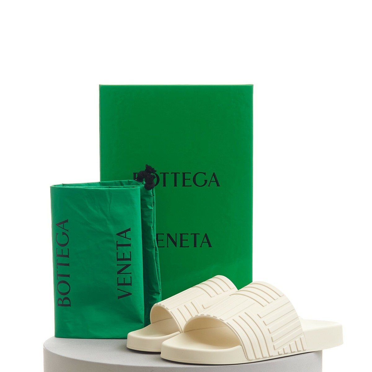 BOTTEGA VENETA 520$ Slide Sandals - Sea Salt Beige Rubber 