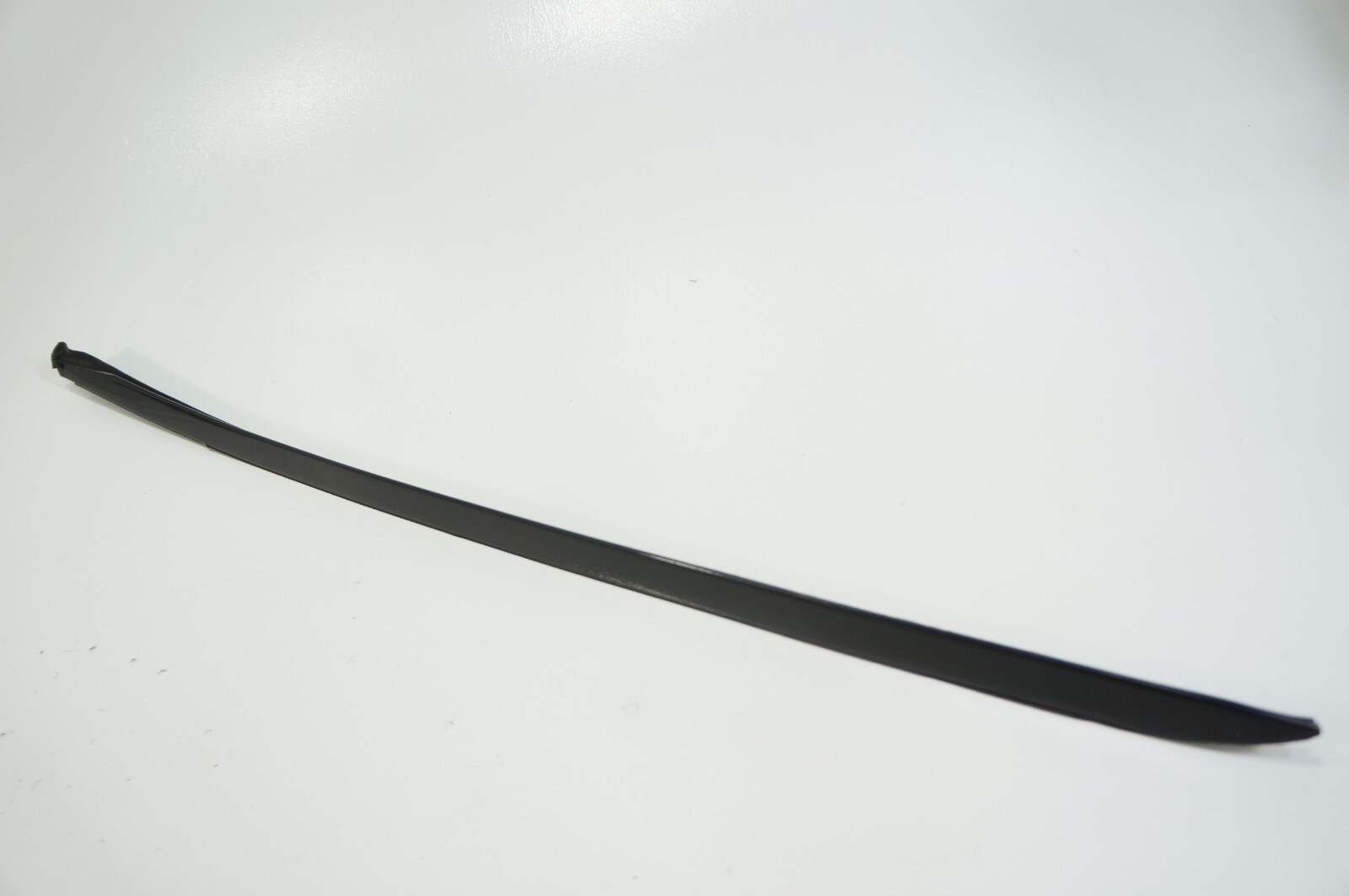 06-12 BENTLEY FLYING SPUR Windshield LEFT DRIVER SIDE Vertical A pillar trim