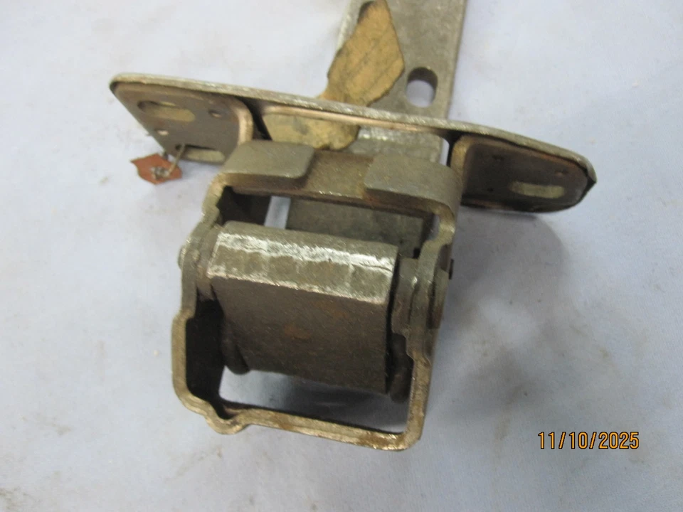 NOS 1947 1954 Chevrolet GMC Pickup Truck Door Hinge RH Upper 3688764 - Image 3 of 4
