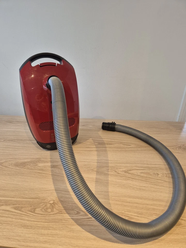 Miele Classic C1 Junior PowerLine VacuumCleaner With Hose Only - Image 2 of 4