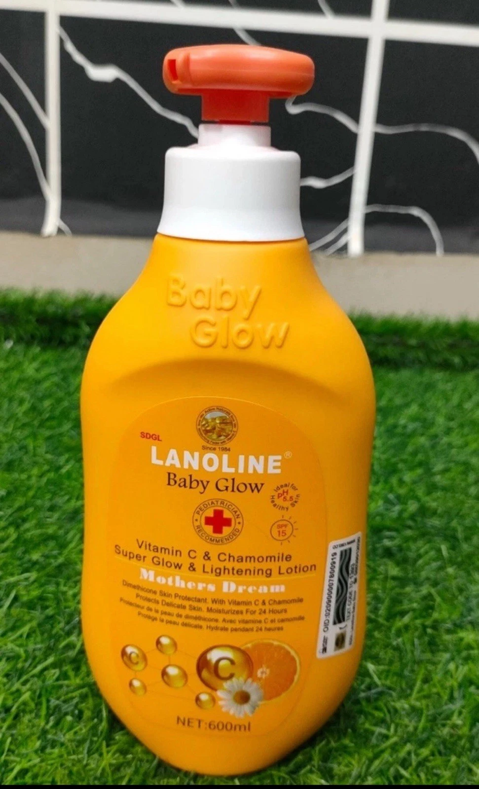 Lanoline Baby Glow Vitamin C & Chamomile Super Glow & Lightening Lotion 600ml
Opens in a new window