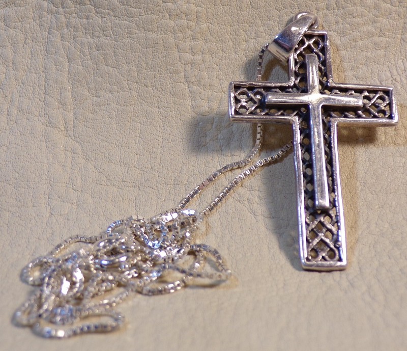 sterling silver cross pendant necklace marked "CW", 20" sterling chain Italy