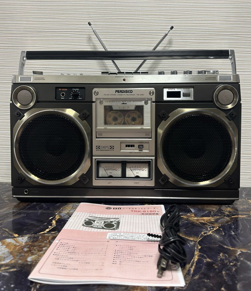HITACHI Boombox TRK-8180 PERDISCO FM / AM stereo cassette