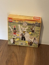 New Sealed LEGO Knights Kingdom 4817 Dungeon Castle Skeleton Chrome Armor