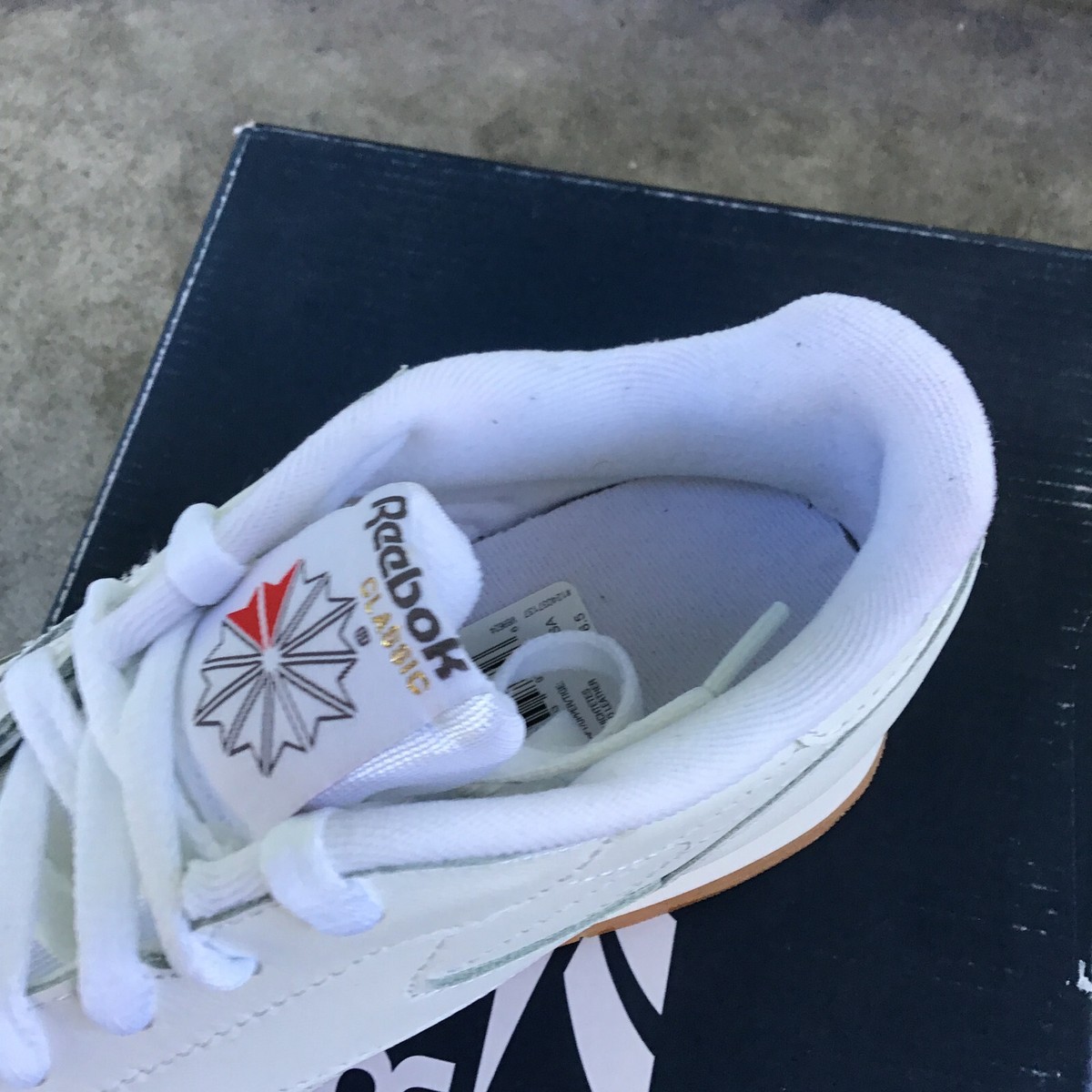 Reebok Classic Leather Men Size 6.5 White Running Sneakers  display picture 2