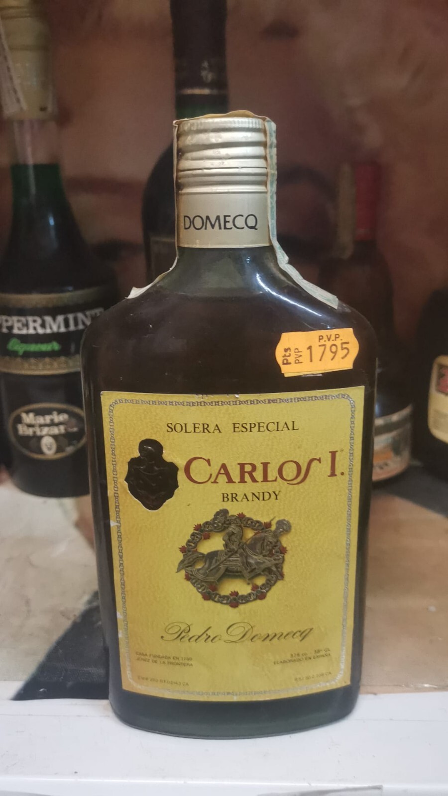VINTAGE BOTELLA PETACA ANTIGUA BRANDY CARLOS I SOLERA ESPECIAL 37,5 CC 38º