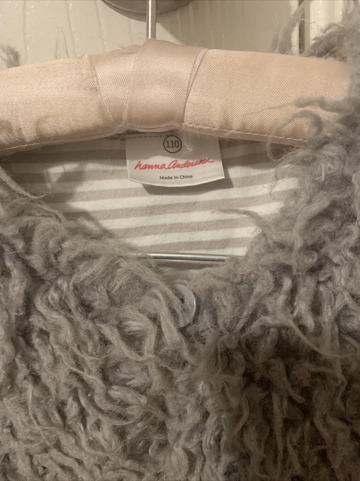 Chaleco sin mangas Hanna Differentson 110 niñas talla 5 elegante peludo gris difuso usado en excelente estado Foto 2 de 4