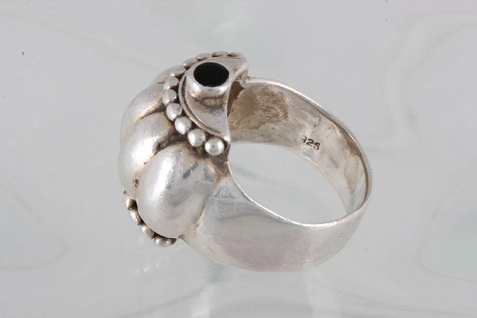 ANILLO PLATA ESTERLINA ABOVEDADO TEXTURIZADO RANURAS PIEDRAS ÓNIX NEGRO TALLA 5 925 0675B Foto 2 de 3