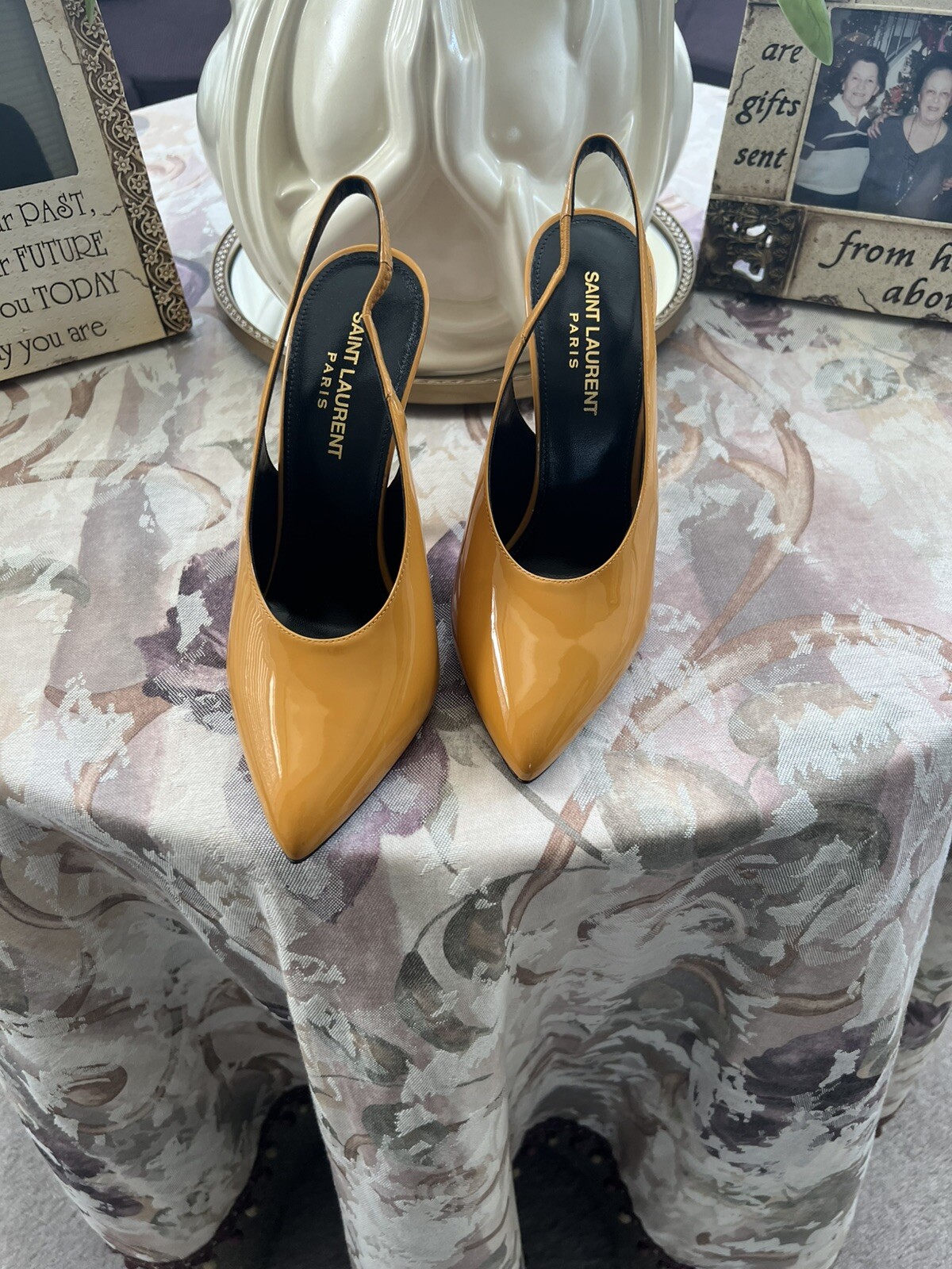 Saint Laurent Slingback 37 in vernice nuovo senza scatola