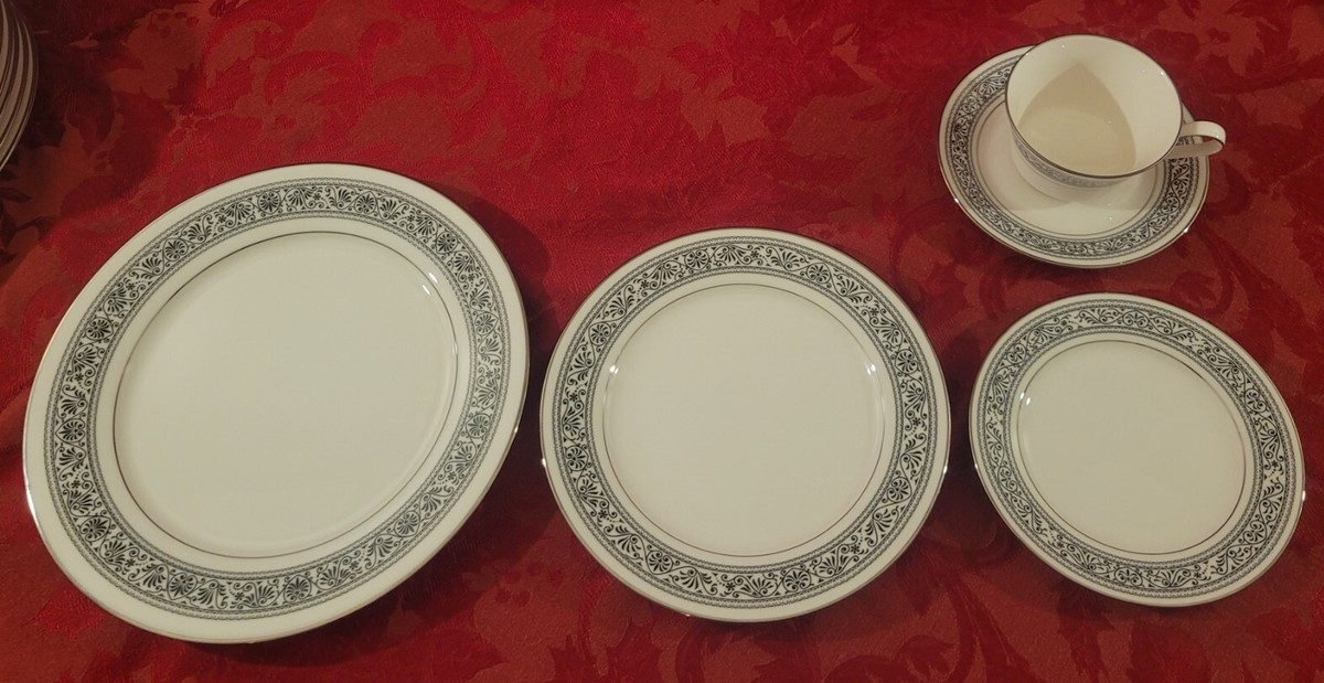 NORITAKE Ivory China #7570 'Prelude' Japan Platinum Band - 1 Place