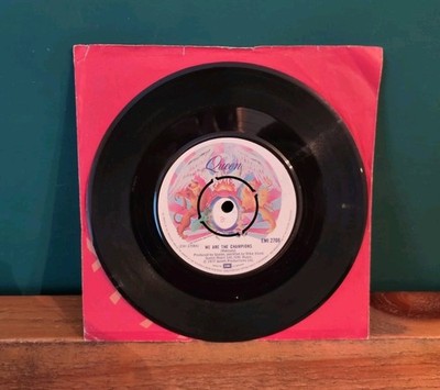 Queen We Are The Champions/ We Will Rock You 7'' Vinyl Record 1977 EMI 2708