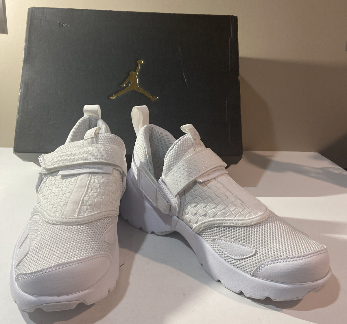 Air Jordan Trunner LX BG # 897996 100 Triple White SZ 5Y | eBay Air Jordan Trunner LX BG # 897996 100 Triple White SZ 5Y | eBay