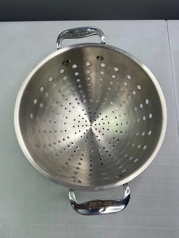 All-Clad Stainless Steel Colander Pasta Strainer with Handle Sz 8.5'' - Image 3 of 4