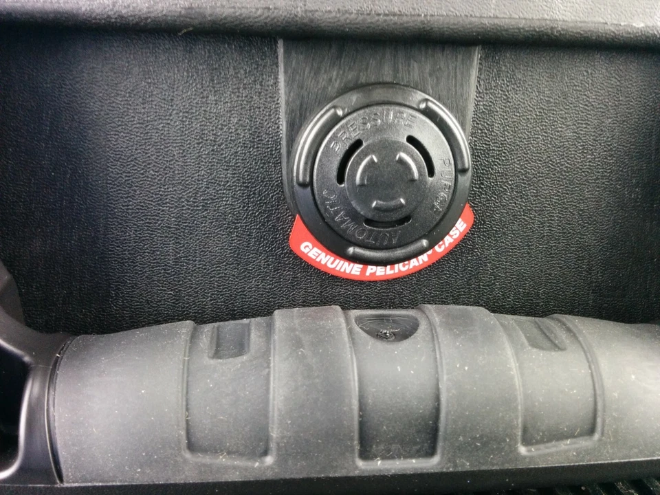 #al424  NEW! Pelican 1500 Protector Hard Case with Foam For Fluke 287 Multimeter - Image 2 of 4