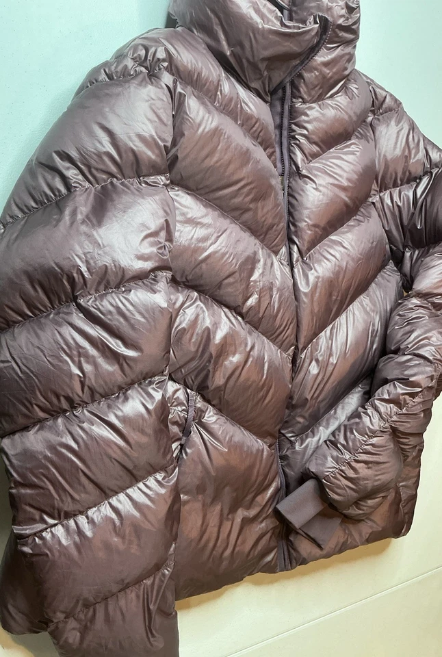 Athleta Goose Down Puffer Jacket M Women's light weight Plum Purple Grape - Image 2 of 4