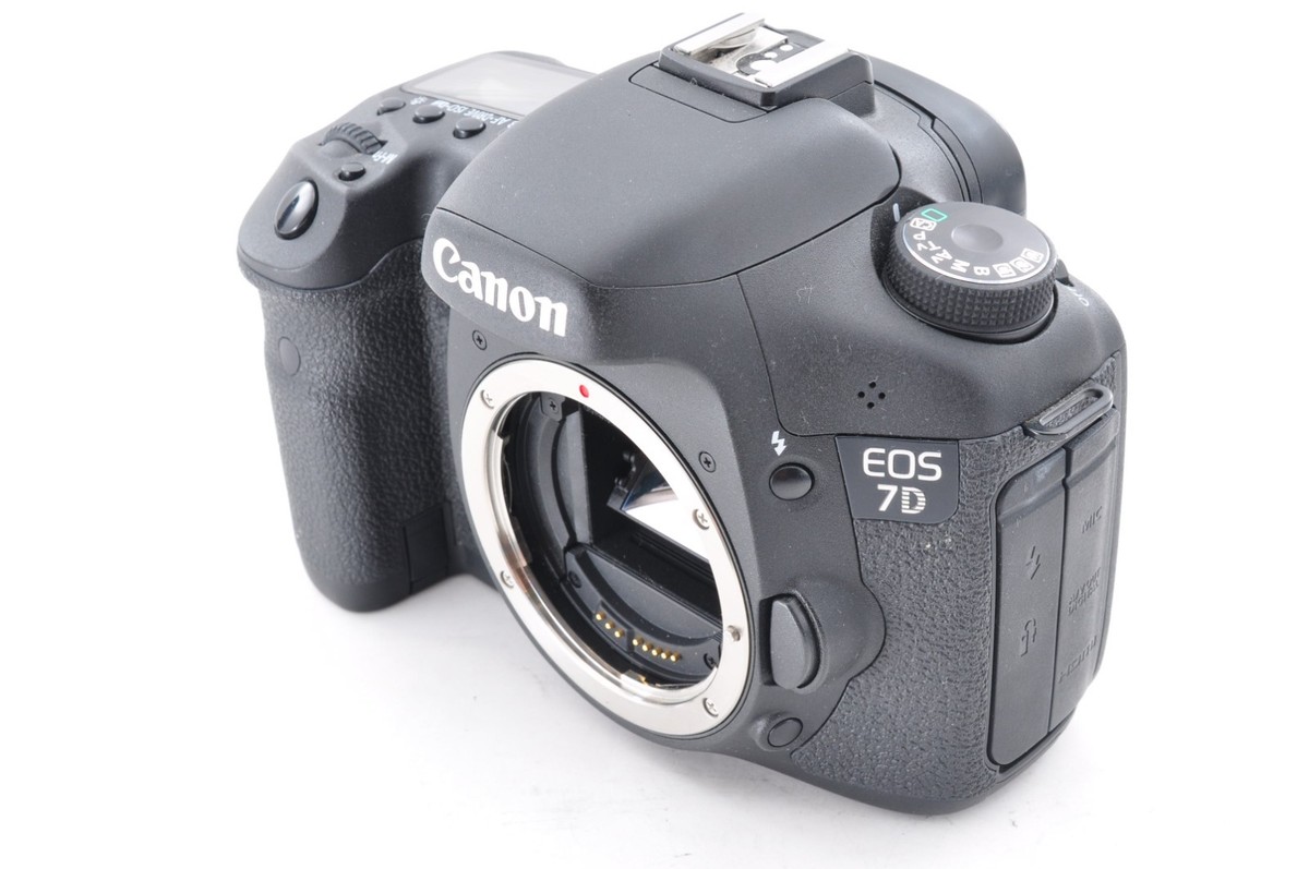 Canon EOS 7D DSLR Camera w/ EF-S 17-85mm IS USM Lens Low 1K