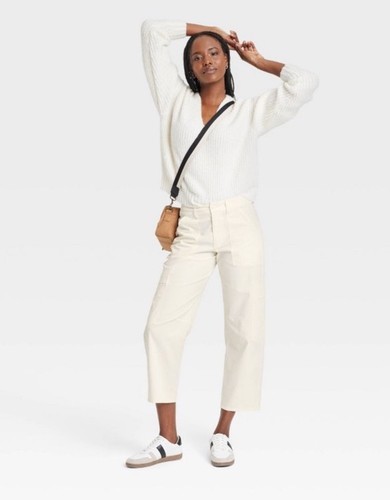 Women's Mid-Rise Barrel Leg Cargo Pants - Universal Thread Avail In Size 6 or 8 - 第 1/4 張圖片