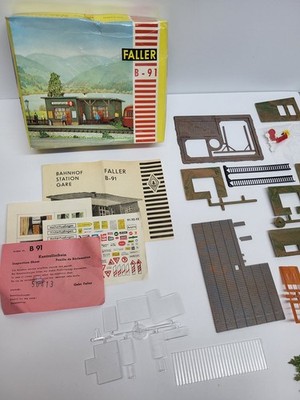 Vintage Faller B-91 Bahnhof Hintertupfingen HO Scale Model Kit