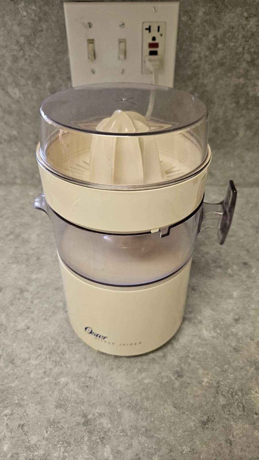 Oster 4100-08A Automatic Electric Citrus Juicer Beige Plastic 1.3A 120V