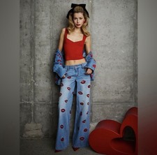 Alice  Olivia Amazing Jean Lips Wide Leg Current Season - Size 30 MSRP 550