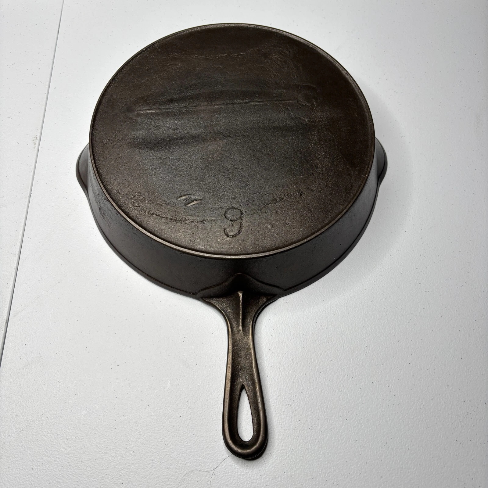 1800's Cast Iron No. 9 Skillet with Gate Mark & Semi Fancy Handle