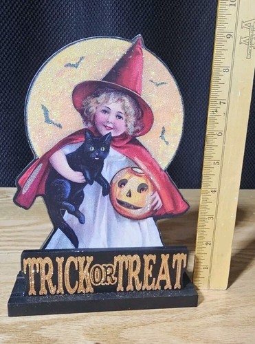 Halloween Trick or Treat Table Decor Sign 2017 9" tall by 6 " long Napkin Holder - Picture 5 of 7