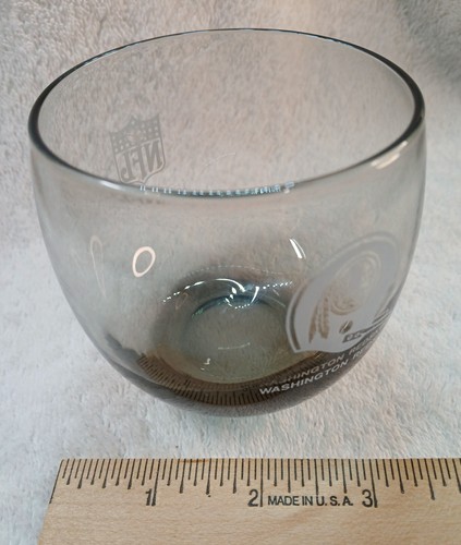 Bicchiere da whisky vintage Washington Redskins NFL 3" fumè lowball vetro Rolly Po - Foto 12 di 14