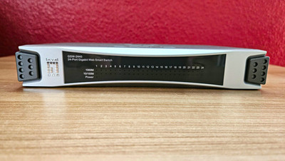 LevelOne GSW-2440 24-Port Gigabit Web Smart Switch + Rackwinkel + Kabel