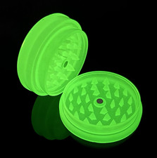 Small Plastic Herb Grinder Glow in the Dark 3 Part 60mm Sharp Teeth Magnetic Lid