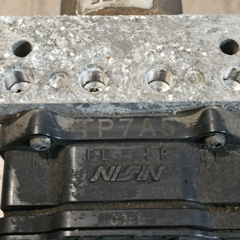 Módulo de control de bomba antifreno ABS Honda Crosstour 2010-2012 OEM TP7A5 P7VAA Foto 3 de 4