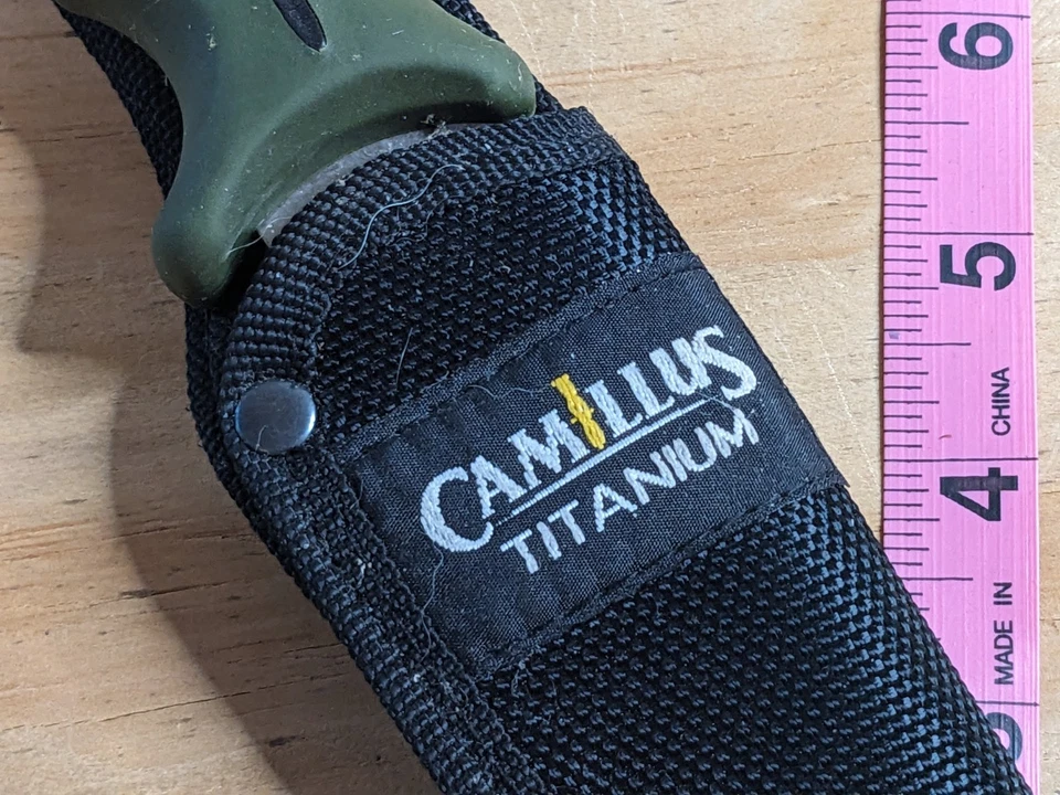 Cuchillo de titanio de hoja fija Camillus funda de mango verde con lazo para cinturón Foto 2 de 4