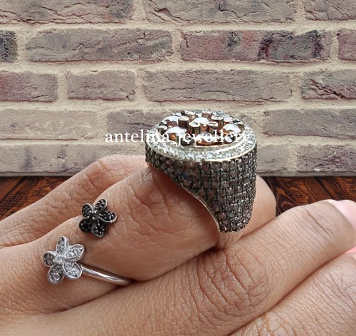 Anillo de compromiso redondo de 4 quilates con diamantes marrones y simulados para hombre enchapado en oro blanco de 14 quilates Foto 3 de 4