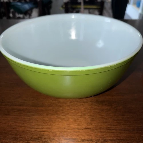 Vintage Pyrex Verde Avocado Green Mixing Bowl Model #404 10.5 IN 4 Qt