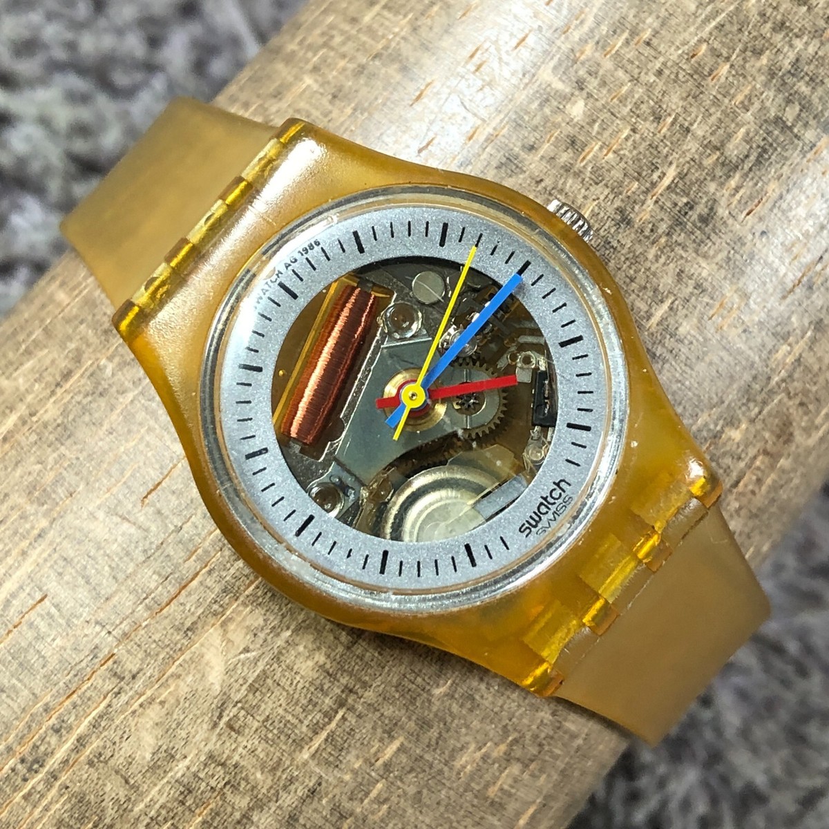 Vintage Swatch Women AG1986 Little Jellyfish Silicone Quartz 25mm