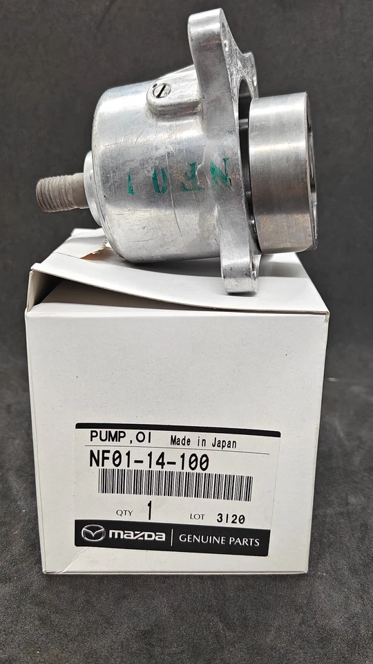 Bomba de aceite de motor MAZDA NF01-14-100 genuina RX-7 NUEVA STOCK EN EE. UU. NUEVA OEM Foto 4 de 4