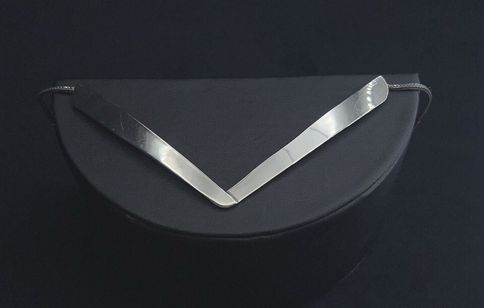 Solid V Shaped Sterling Silver 16.5" Necklace & V… - image 3