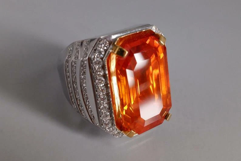 Anillo para hombre naranja oscuro enorme corte esmeralda 27,32 quilates citrino con corte brillante circonita cúbica Foto 2 de 4